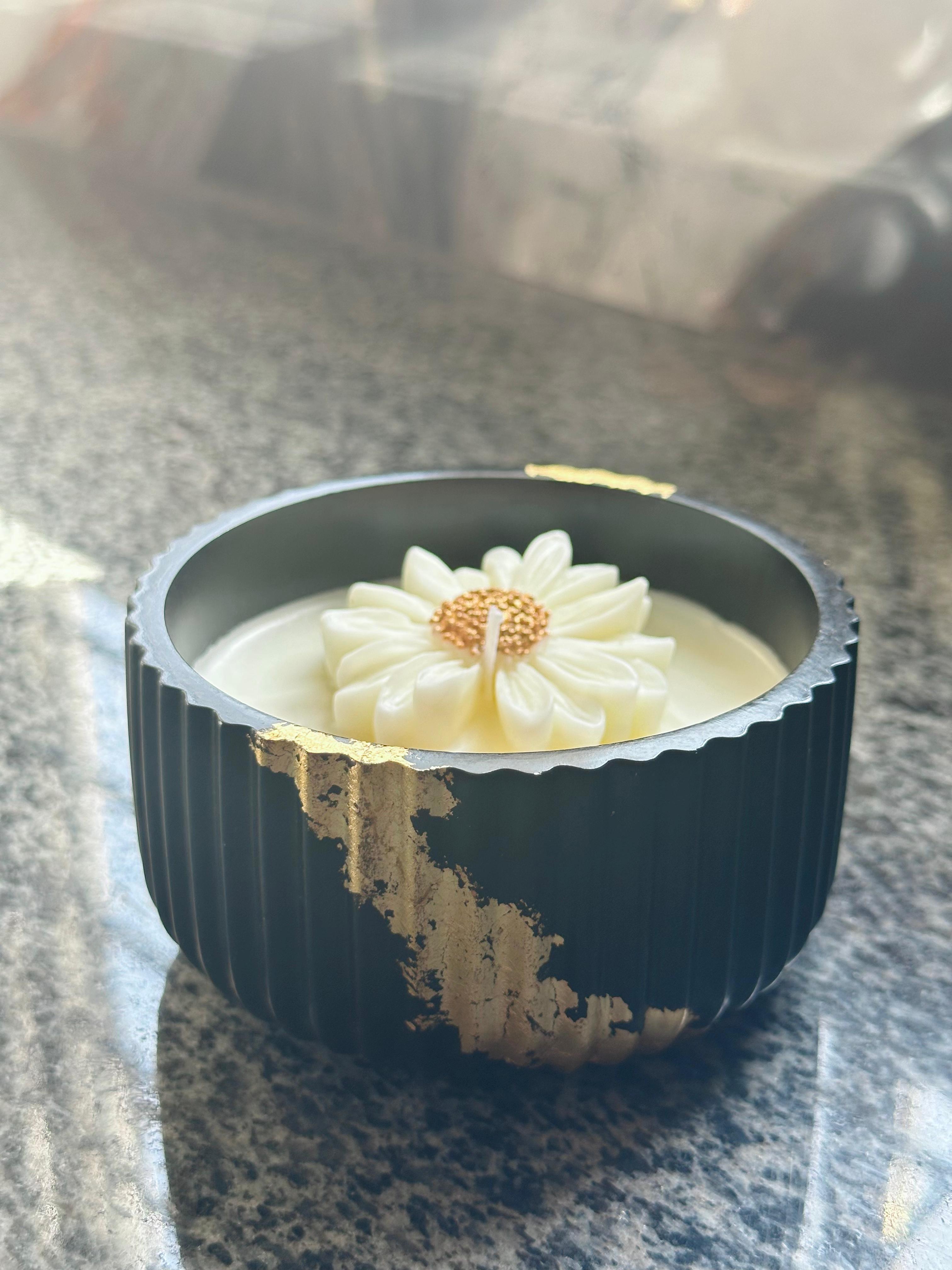 Initials Charm Daisy Candle